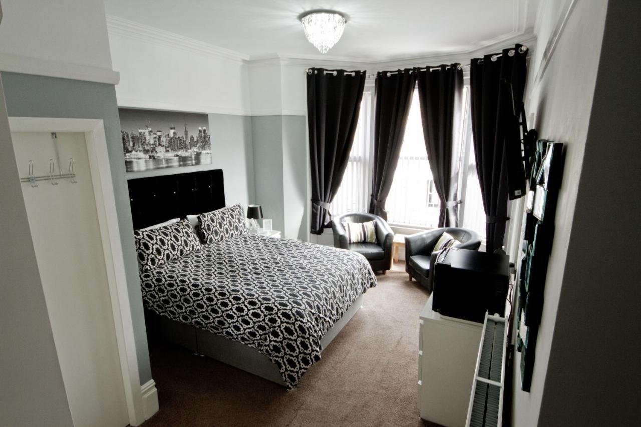 Rossall House , For Families & Couples 黑潭 外观 照片