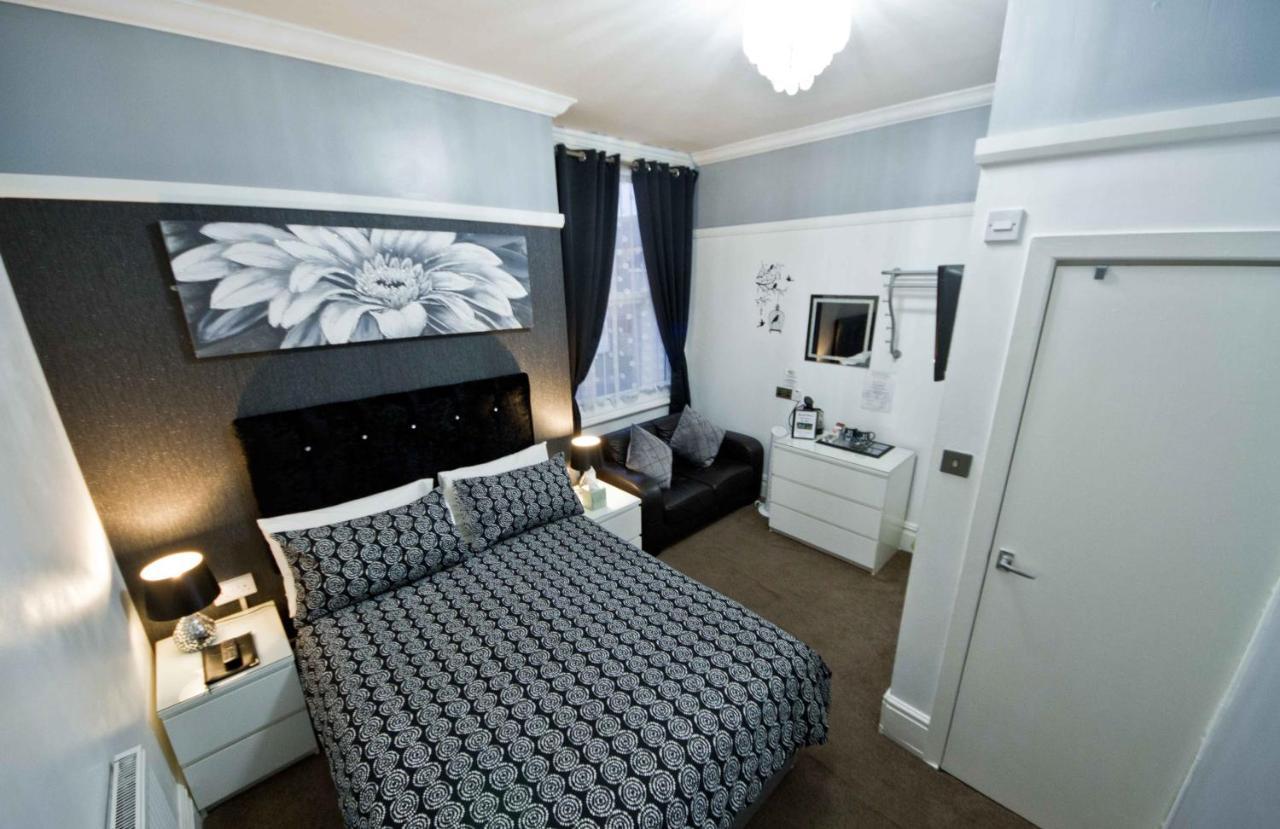 Rossall House , For Families & Couples 黑潭 外观 照片
