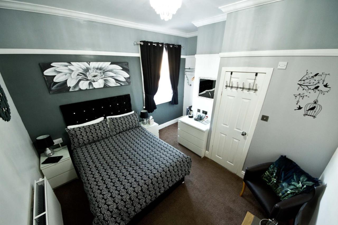 Rossall House , For Families & Couples 黑潭 外观 照片