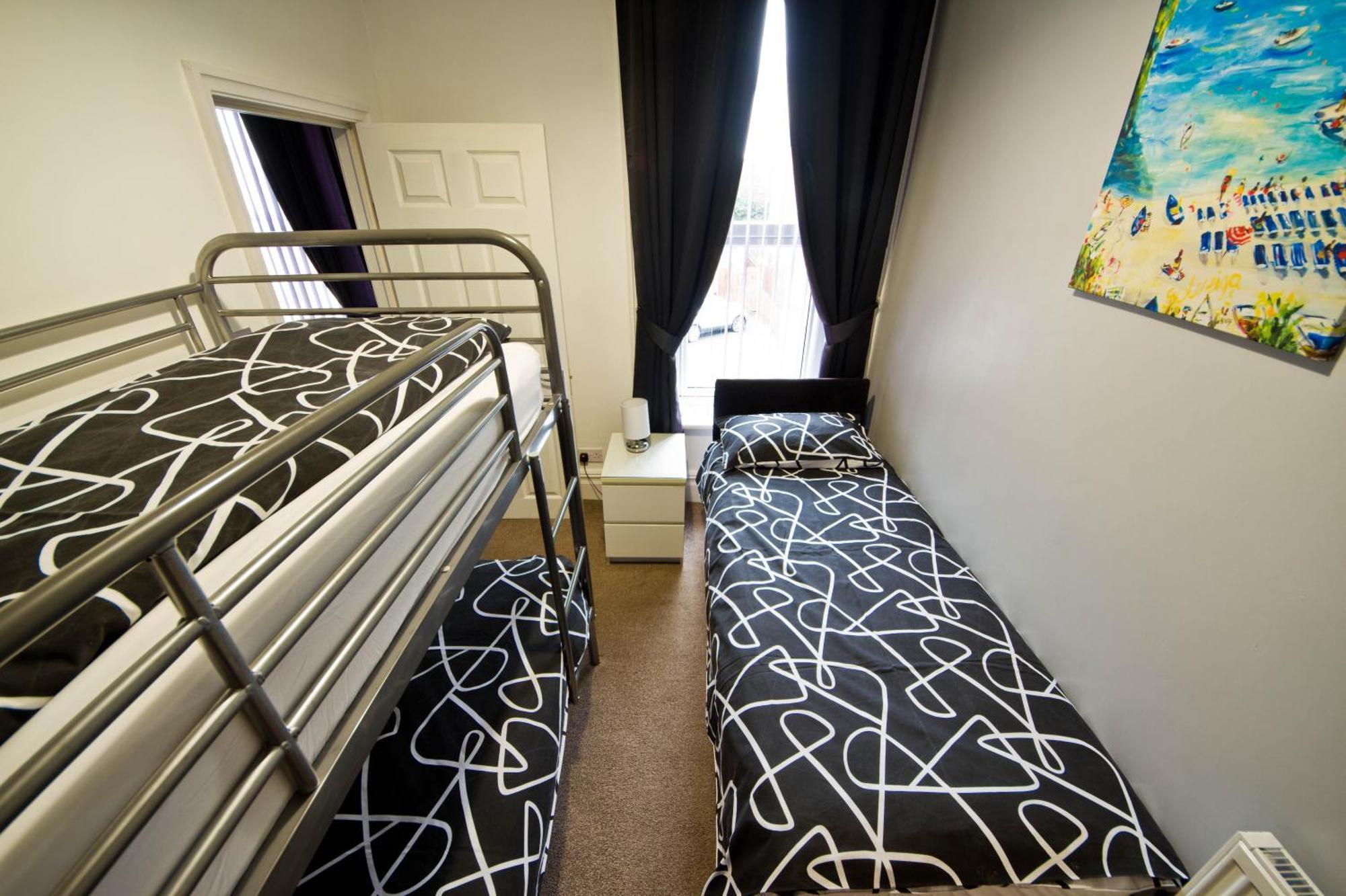 Rossall House , For Families & Couples 黑潭 外观 照片